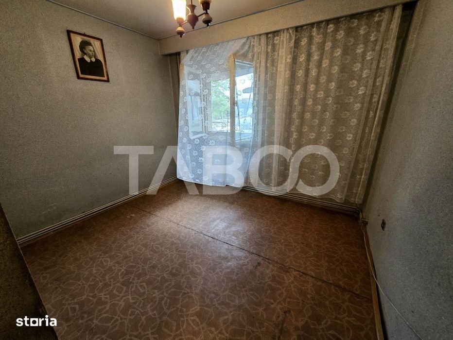 Apartament decomandat 4 camere 4 balcoane 2 bai etaj 1 Central Sibiu