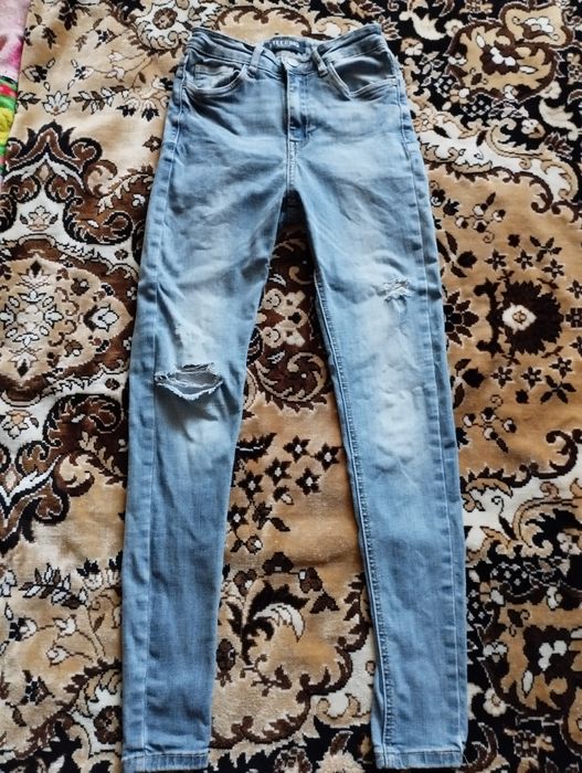 Продам джинсы женские р 25