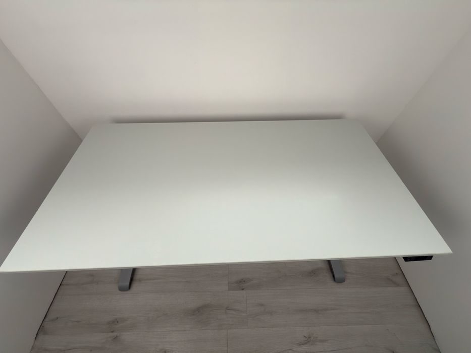 Бюро електрическо регулируем подходящо за домашен офис и бизнес среда