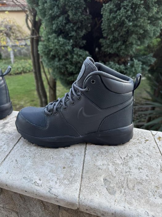 Дамски зимни обувки Nike Manoa Leather