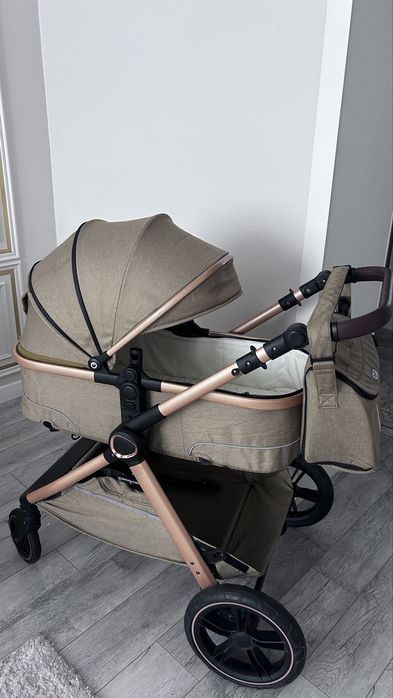 Продам совершенно новую коляску