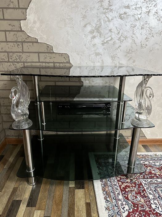 Стол для телевизора