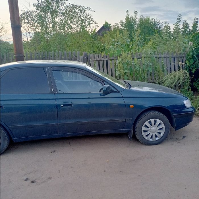 Продам таёту карину