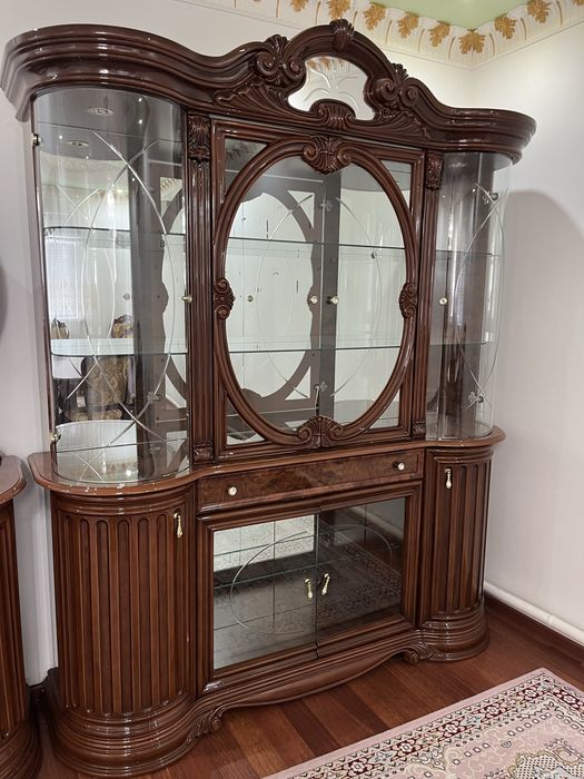 Продаётся классический мебельный гарнитур