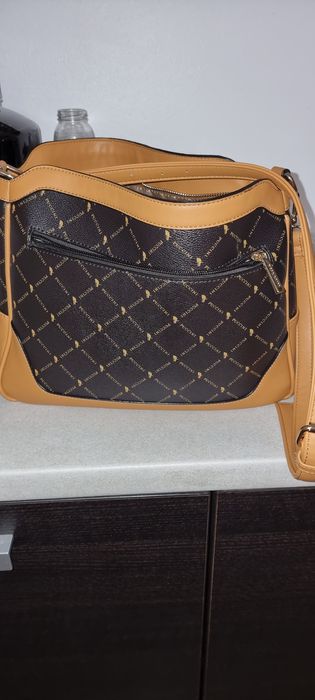 Чанта Guess.. бежова чанта ест.кожа