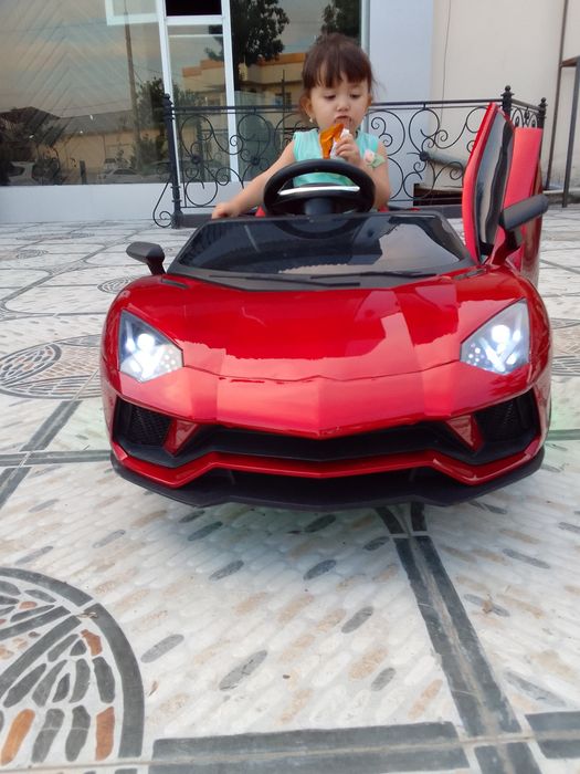 Detski moshina lombarjini sotiladi