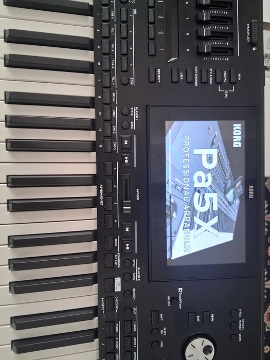Прадавам Korg pa5x чисто Нов