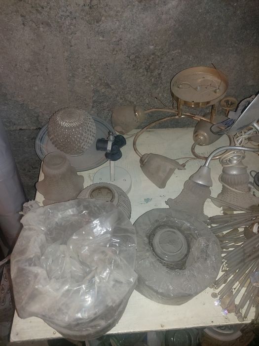 Люстры и плафони