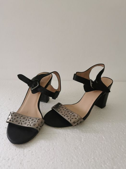 Летни сандали на ток