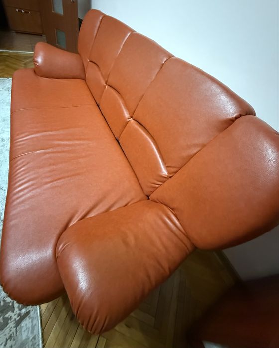 Canapea din piele