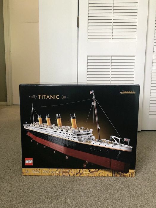 LEGO Titanic.