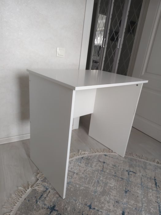 Продам ученический стол, парту.