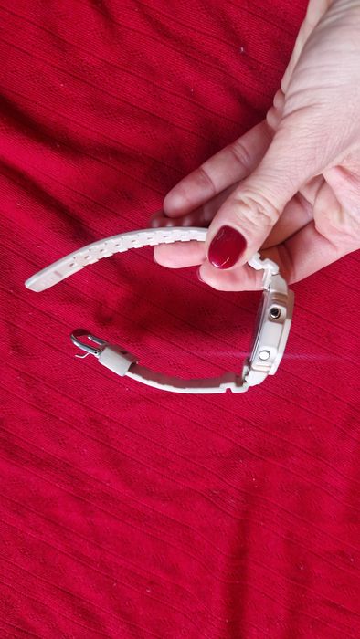 Часовник G-shock - цифров и аналогов