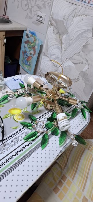 Продам красивую люстру