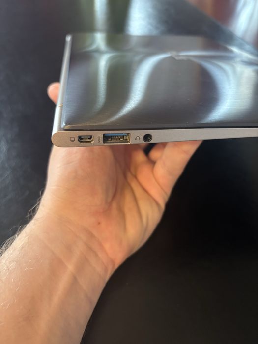Laptop ASUS Zenbook UX21A, i7, 4GB RAM, SSD 256GB, stare foarte bună