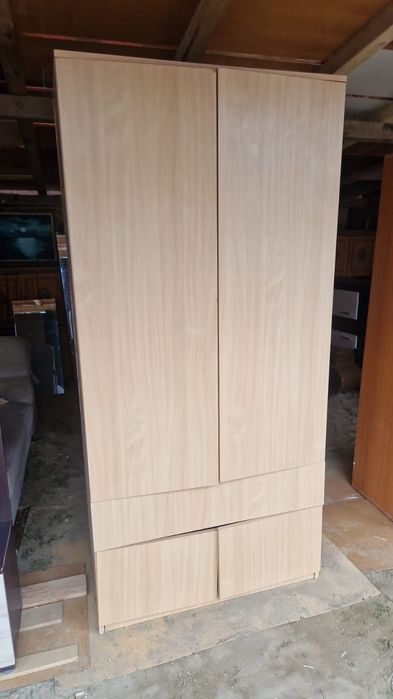 Vând mobilă,saltele, uși