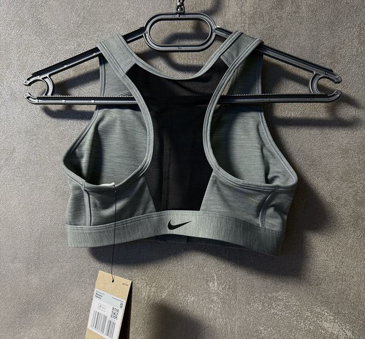 Спортни бюстиета (Nike, Ellesse, Bidi Badu)