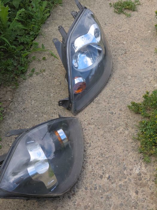 Faruri ford fiesta 1.4 tdci, recondiționate,  100 de lei bucata