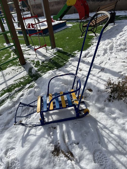 Продам санки 5000 тенге