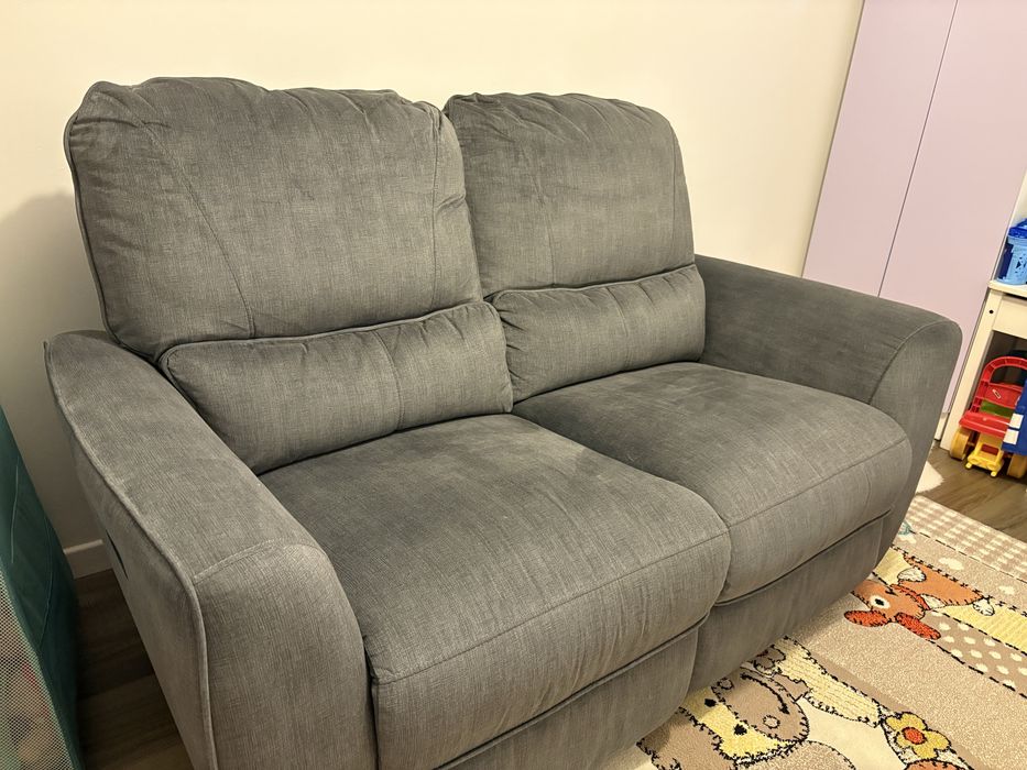 Canapea Mobexpert 2 locuri cu recliner manual – Stare Ca Nouă