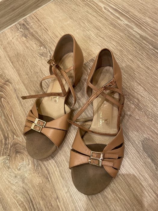 Танцевальные туфли телесные, чешки в подарок