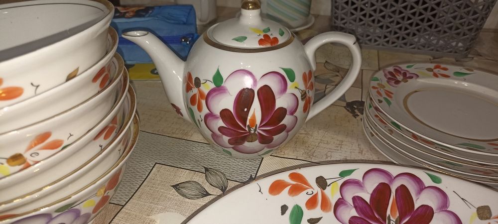 Продаётся советский комплект посуды