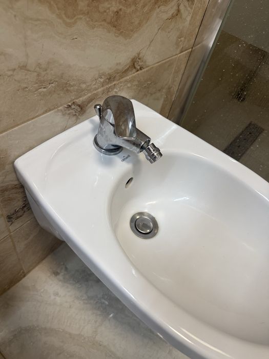 Bideu suspendat cersanit + baterie