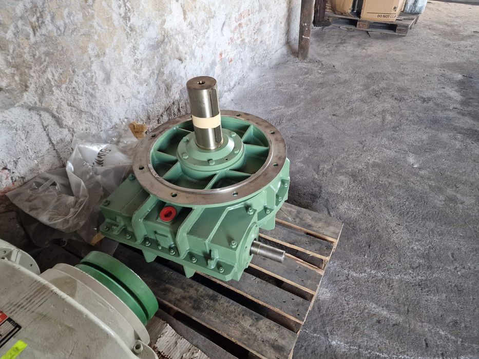 Червячен редуктор KWE - i=30