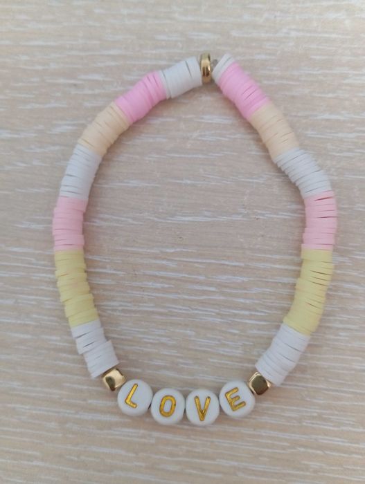 Ръчно изработени гривни на тема ”Любов”