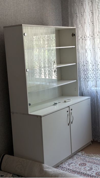 Шкаф белого цвета