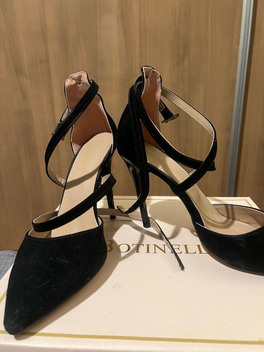 Обувки на висок ток