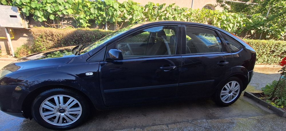 Vând Ford Focus  1.6