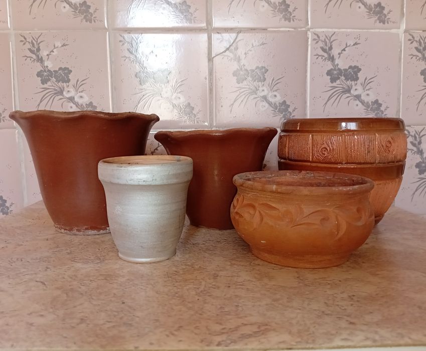 Кашпо для комнатных цветов разные