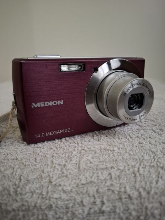 Aparat foto Medion 14.0 MP fabricație Germania•imprimă data si ora