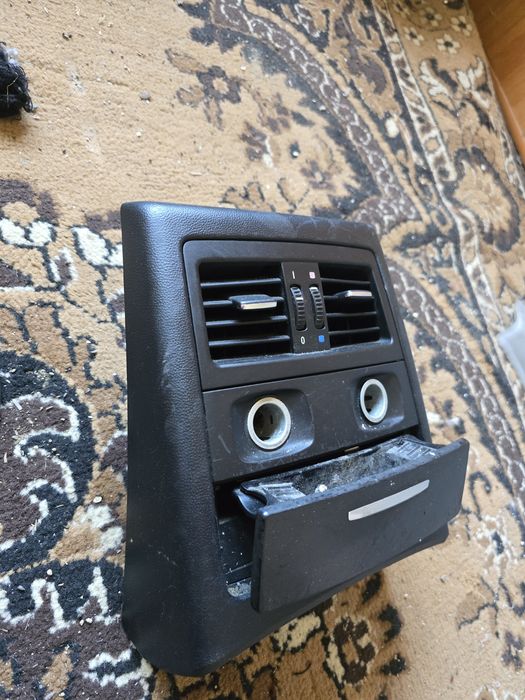 Grile ventilație spate bmw e90.