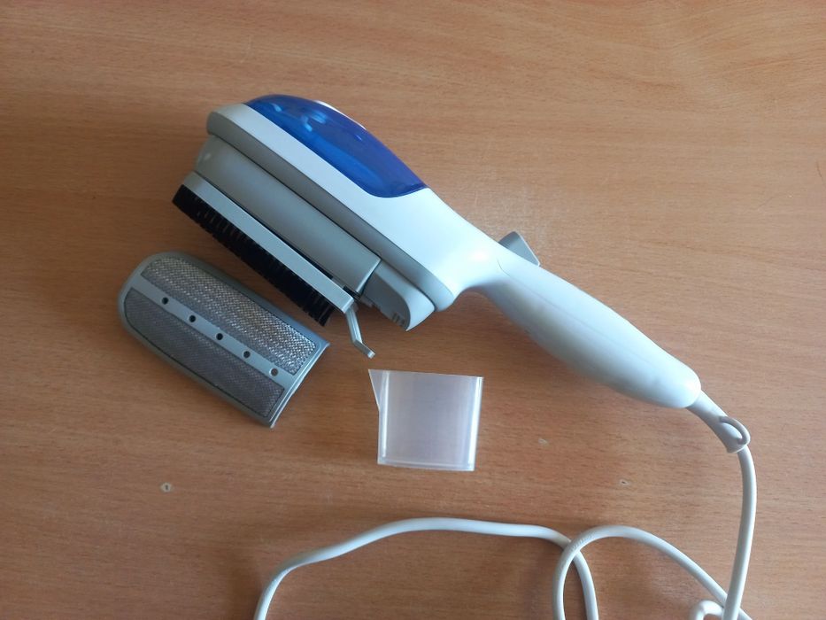 Утюг. Паровая щётка с насадками.