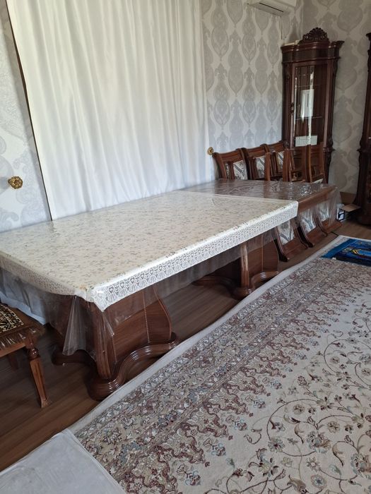 Стол и 12 стульев, б/у, срочно продаю самовывоз