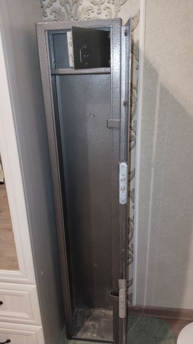 Оружейный сейф. Срочно продам.