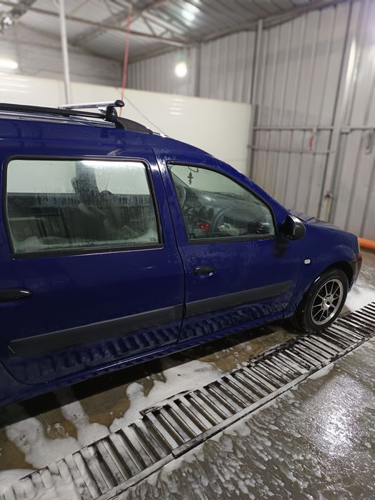 Vând Logan MCV 2007