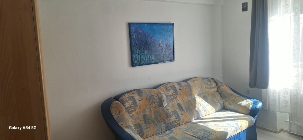 Proprietar vind  apartament cu 2 camere decomandat