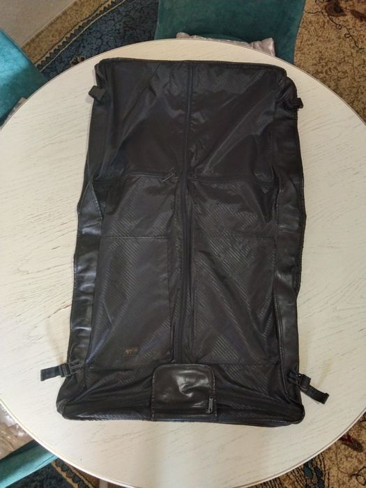 Кожаный портфель для костюмов