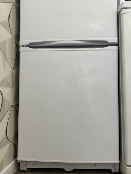 Продам холодильник Indesit