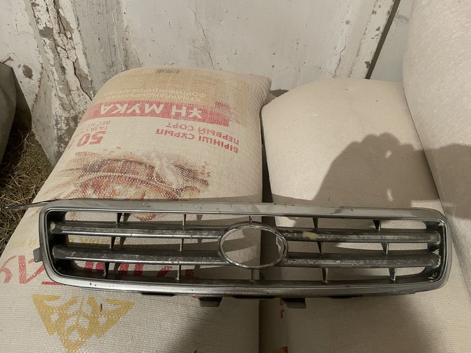 Решетка продаю на камри