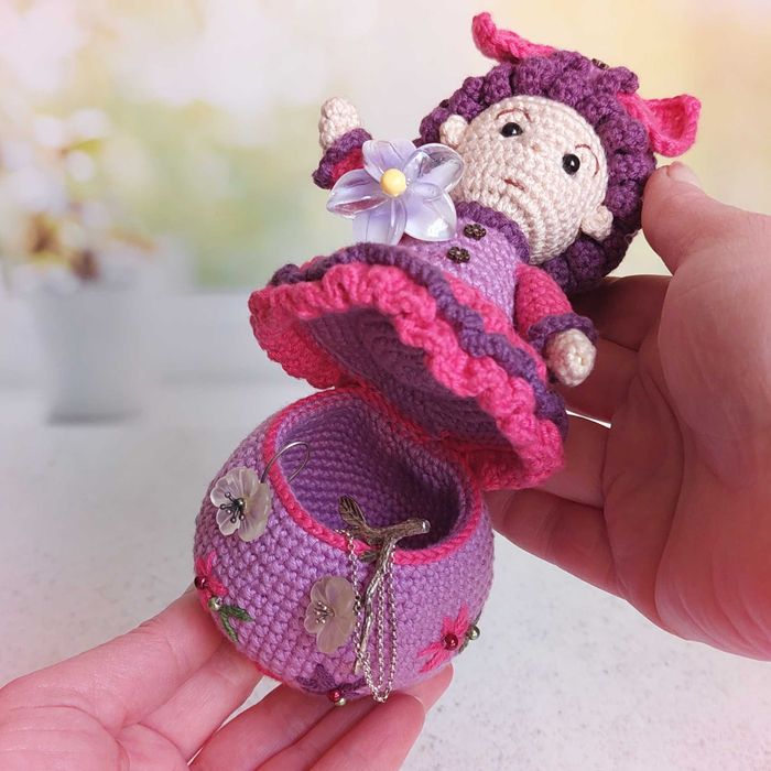 Куколка-шкатулка ручной работы. Подарок девочке.