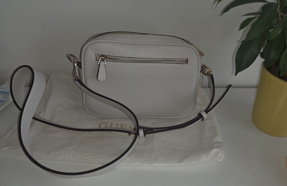 Дамска чанта Guess
