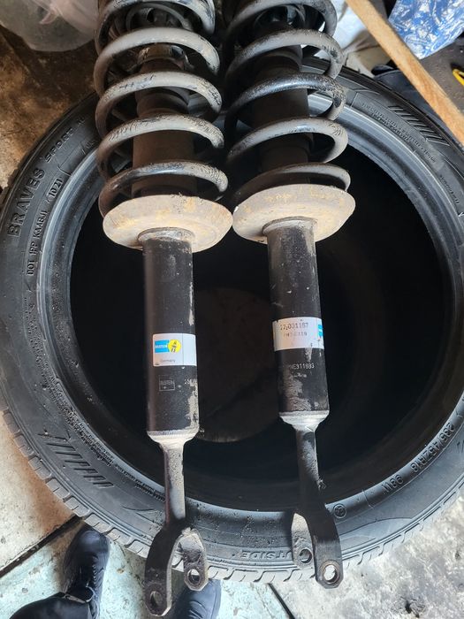 Продам  амортизаторы пружинали фольксваген б5,ауди а6  пара