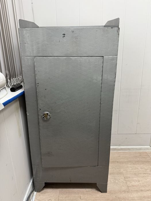 Продается сейф.