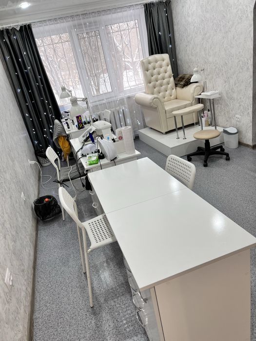 Сдам маникюрный стол