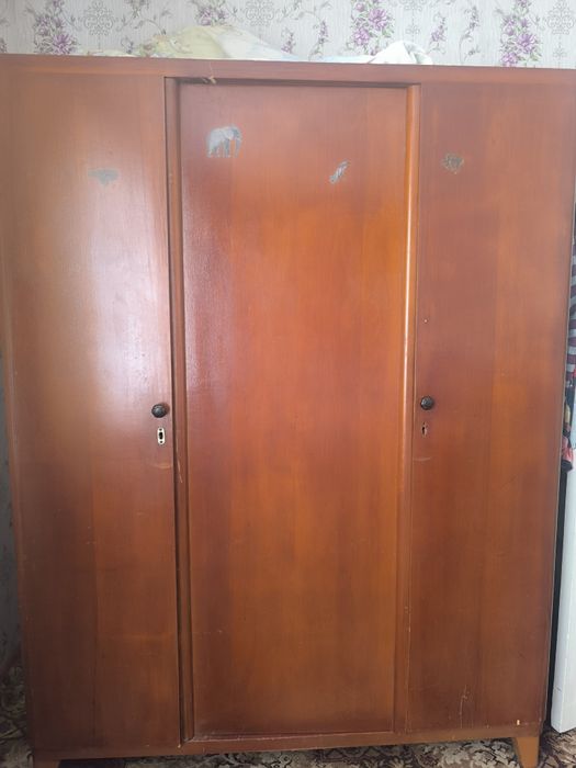 Отдам даром, диван, 2 кресла, шкаф