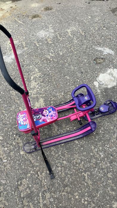 Санки для девочки с рулем отличные